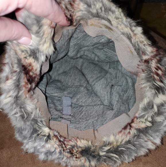 Fur hat - Picture 3 of 3